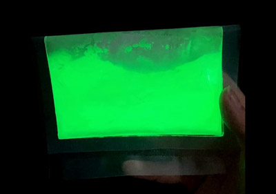 ما الذي يجب مراعاته عند استخدام المسحوق المضيء في الأماكن الخارجية؟